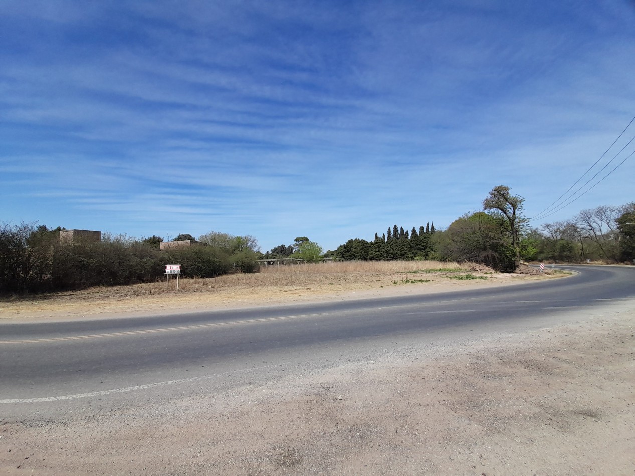 VENDO IMPORTANTE LOTE SOBRE CAMINO A COLONIA TIROLESA