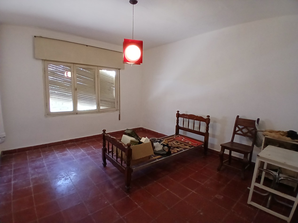 B° CENTROAMERICA: VENDO CASA DE 2 DORMITORIOS PARA REMODELAR (MEJOR ZONA)