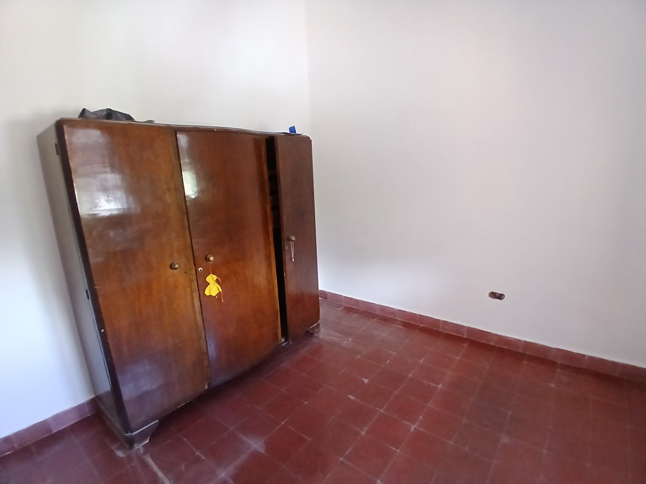 B° CENTROAMERICA: VENDO CASA DE 2 DORMITORIOS PARA REMODELAR (MEJOR ZONA)
