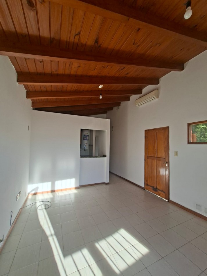 VENDO HERMOSA CASA DE 3 DORMITORIOS EN BARRIO CERRADO SOLES DEL OESTE (MATIENZO)