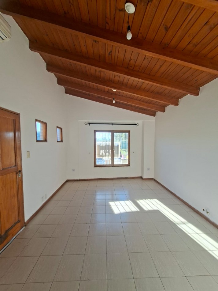 VENDO HERMOSA CASA DE 3 DORMITORIOS EN BARRIO CERRADO SOLES DEL OESTE (MATIENZO)