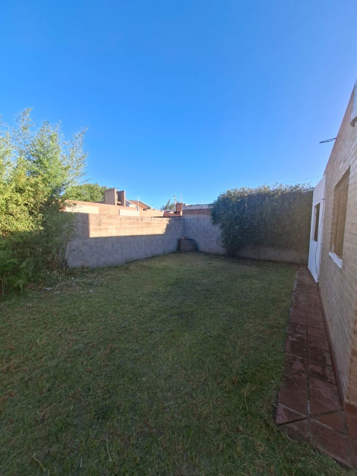 VENDO HERMOSA CASA DE 3 DORMITORIOS EN BARRIO CERRADO SOLES DEL OESTE (MATIENZO)