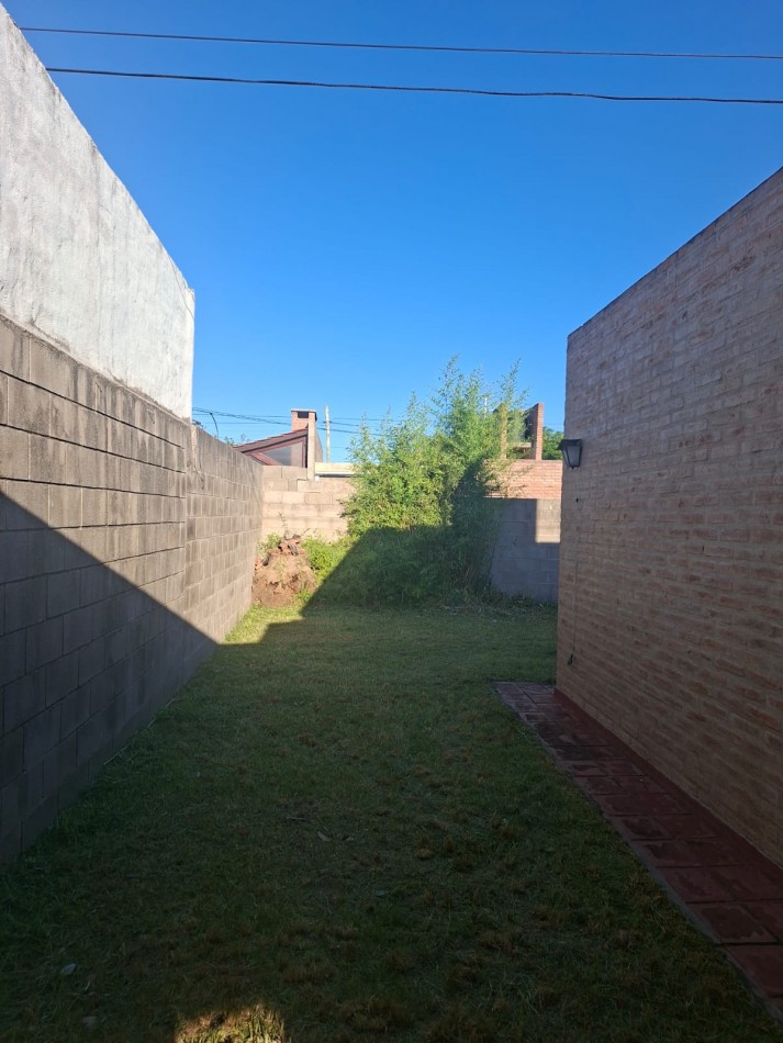 VENDO HERMOSA CASA DE 3 DORMITORIOS EN BARRIO CERRADO SOLES DEL OESTE (MATIENZO)