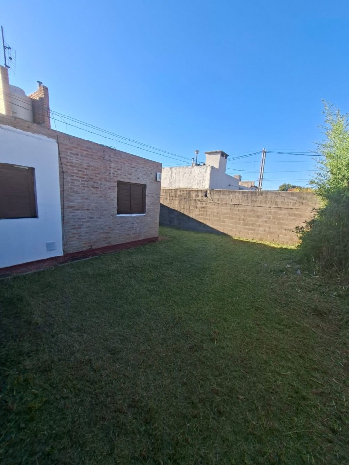VENDO HERMOSA CASA DE 3 DORMITORIOS EN BARRIO CERRADO SOLES DEL OESTE (MATIENZO)