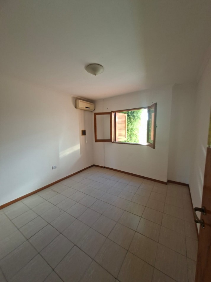 VENDO HERMOSA CASA DE 3 DORMITORIOS EN BARRIO CERRADO SOLES DEL OESTE (MATIENZO)