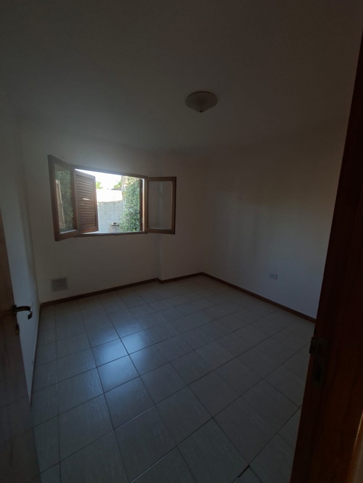 VENDO HERMOSA CASA DE 3 DORMITORIOS EN BARRIO CERRADO SOLES DEL OESTE (MATIENZO)