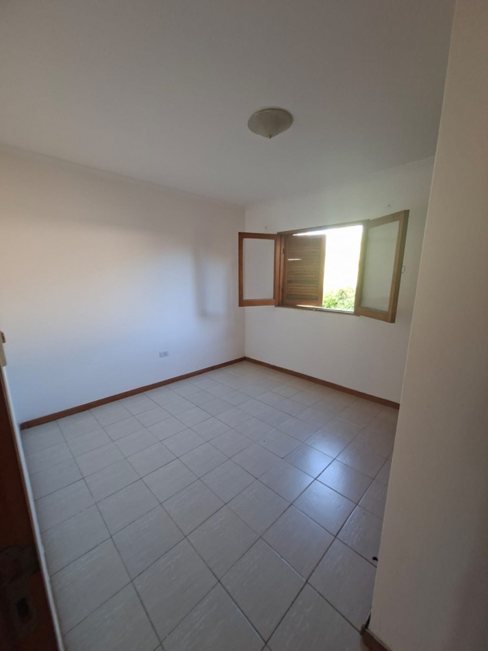 VENDO HERMOSA CASA DE 3 DORMITORIOS EN BARRIO CERRADO SOLES DEL OESTE (MATIENZO)