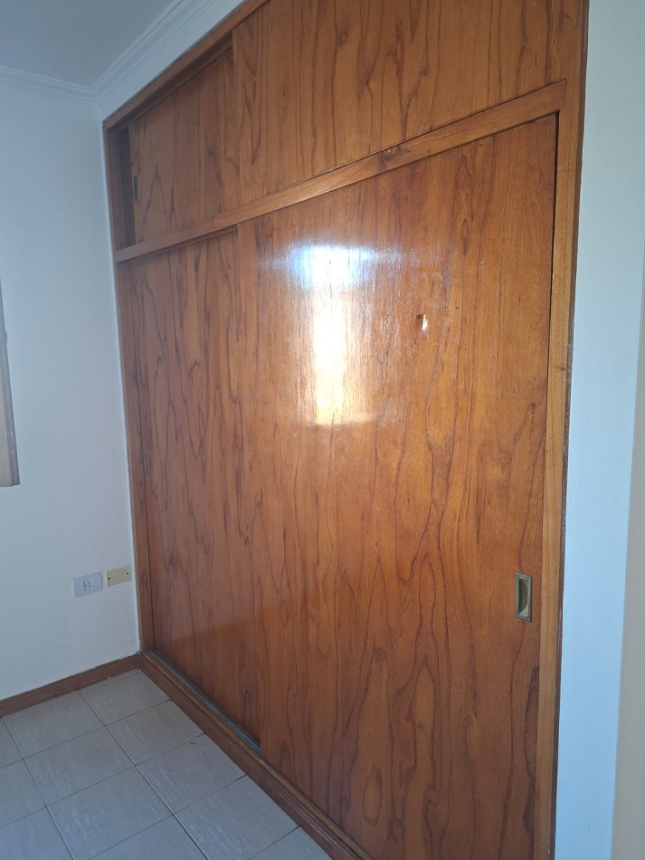 VENDO HERMOSA CASA DE 3 DORMITORIOS EN BARRIO CERRADO SOLES DEL OESTE (MATIENZO)