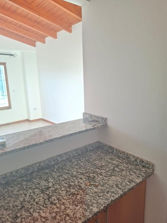 VENDO HERMOSA CASA DE 3 DORMITORIOS EN BARRIO CERRADO SOLES DEL OESTE (MATIENZO)