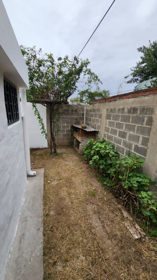 B° VILLA ADELA: ALQUILO HERMOSO DEPTO DE 1 DORMITORIO CON PATIO