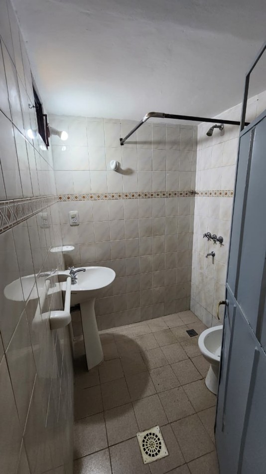 B° VILLA ADELA: ALQUILO HERMOSO DEPTO DE 1 DORMITORIO CON PATIO
