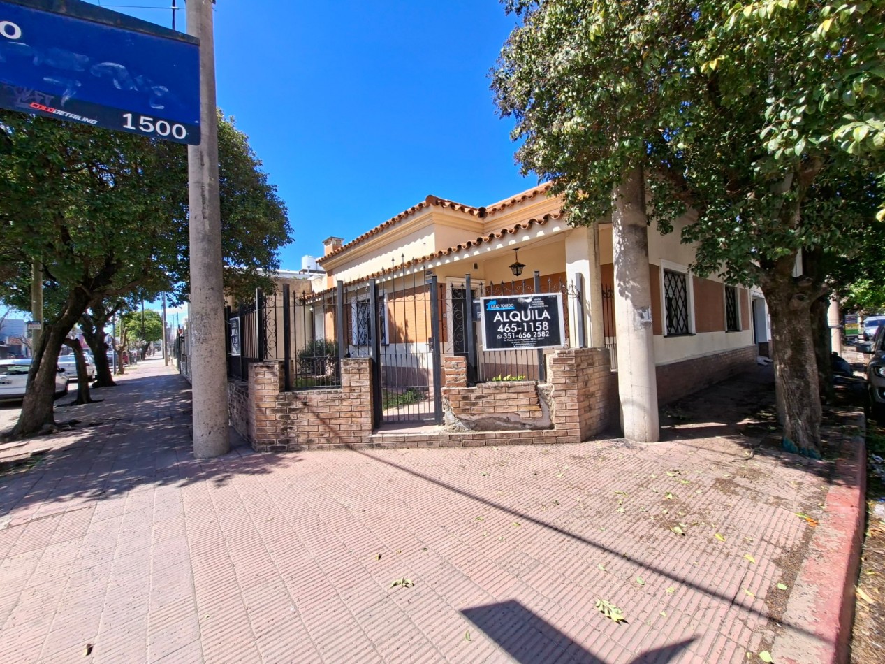 AVDA ALEM: ALQUILO CASA ESQUINA DE 3 DORMITORIOS (MEJOR ZONA)