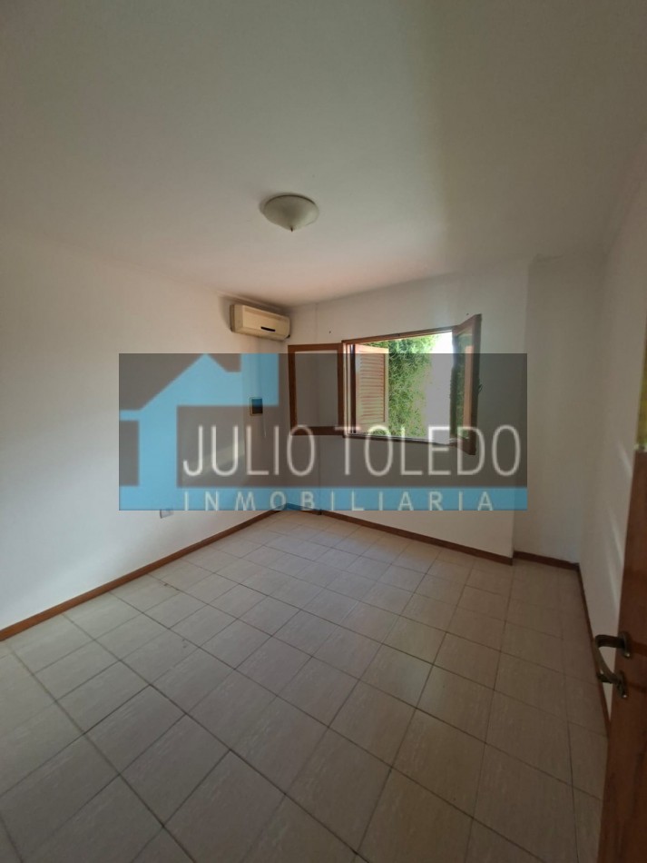 VENDO HERMOSA CASA DE 3 DORMITORIOS EN BARRIO CERRADO SOLES DEL OESTE (APTO CREDITO)