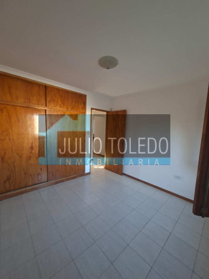 VENDO HERMOSA CASA DE 3 DORMITORIOS EN BARRIO CERRADO SOLES DEL OESTE (APTO CREDITO)