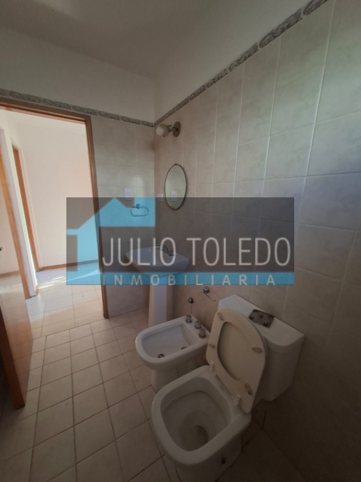 VENDO HERMOSA CASA DE 3 DORMITORIOS EN BARRIO CERRADO SOLES DEL OESTE (APTO CREDITO)