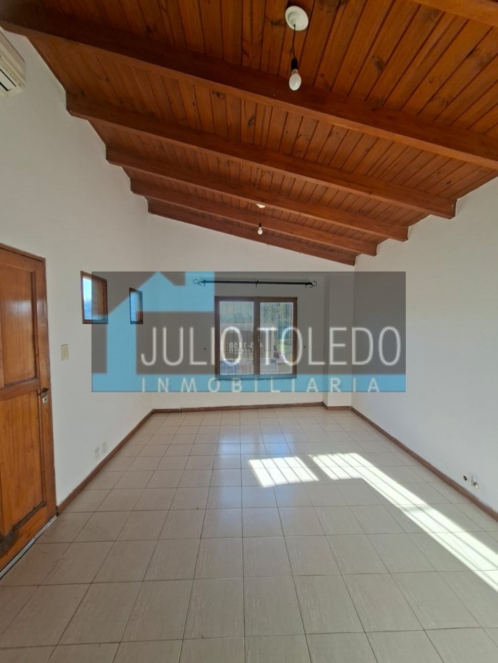 VENDO HERMOSA CASA DE 3 DORMITORIOS EN BARRIO CERRADO SOLES DEL OESTE (APTO CREDITO)