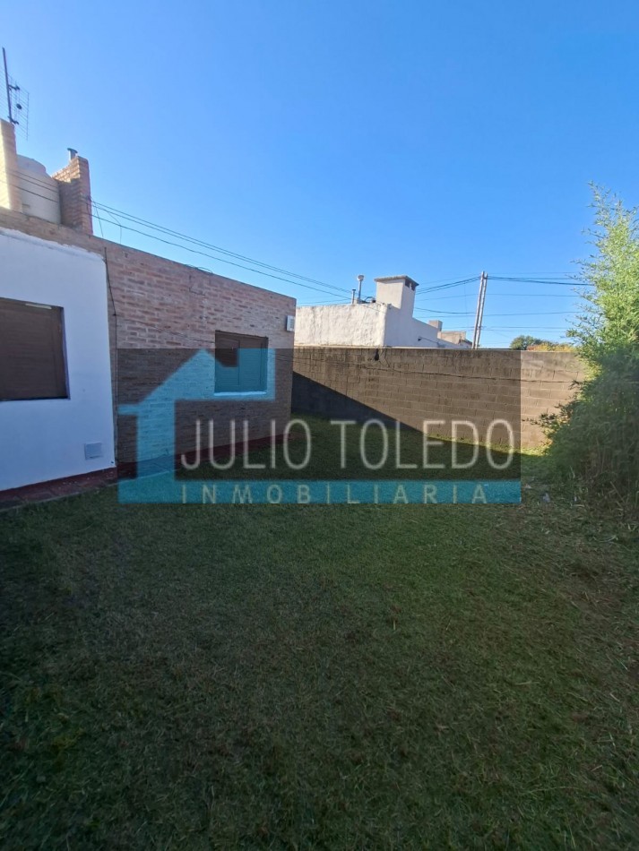 VENDO HERMOSA CASA DE 3 DORMITORIOS EN BARRIO CERRADO SOLES DEL OESTE (APTO CREDITO)