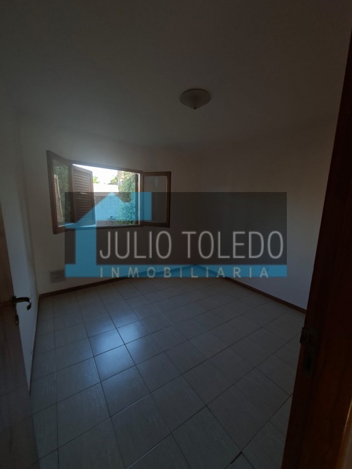 VENDO HERMOSA CASA DE 3 DORMITORIOS EN BARRIO CERRADO SOLES DEL OESTE (APTO CREDITO)