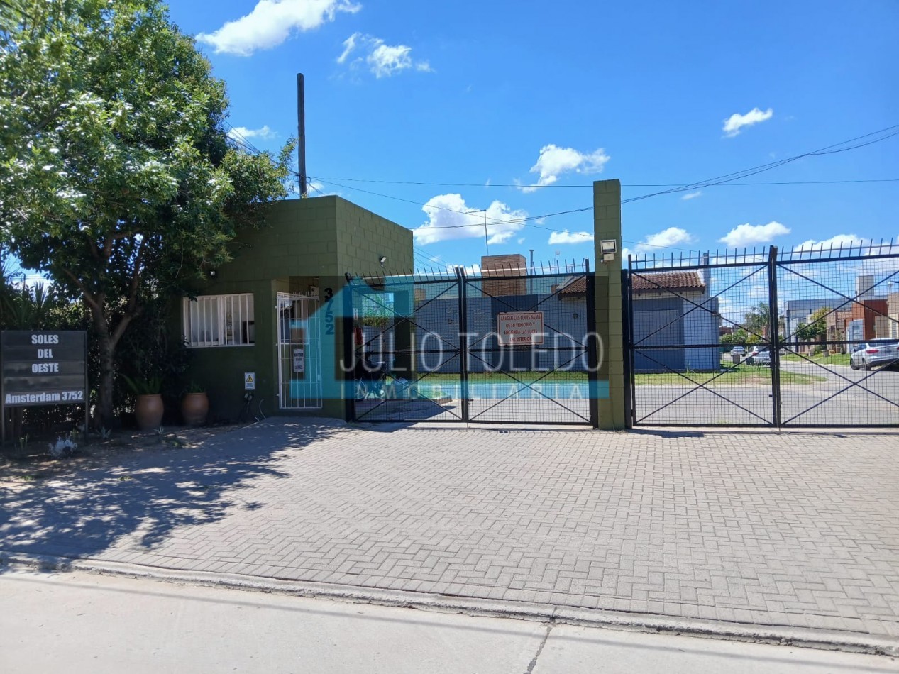 VENDO HERMOSA CASA DE 3 DORMITORIOS EN BARRIO CERRADO SOLES DEL OESTE (APTO CREDITO)