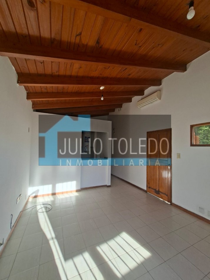 VENDO HERMOSA CASA DE 3 DORMITORIOS EN BARRIO CERRADO SOLES DEL OESTE (APTO CREDITO)