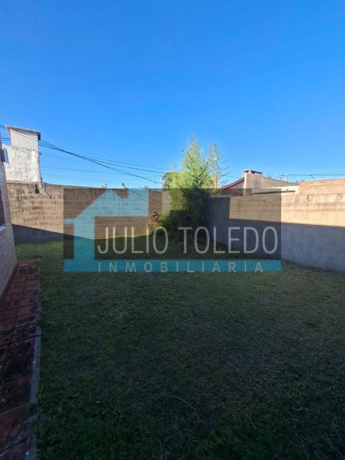 VENDO HERMOSA CASA DE 3 DORMITORIOS EN BARRIO CERRADO SOLES DEL OESTE (APTO CREDITO)