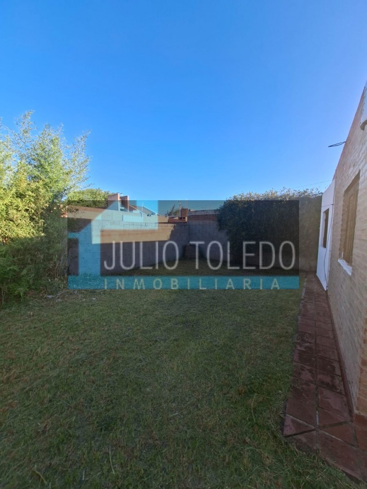 VENDO HERMOSA CASA DE 3 DORMITORIOS EN BARRIO CERRADO SOLES DEL OESTE (APTO CREDITO)