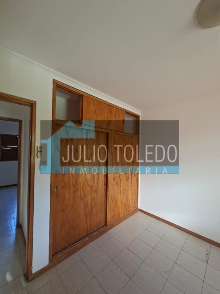 VENDO HERMOSA CASA DE 3 DORMITORIOS EN BARRIO CERRADO SOLES DEL OESTE (APTO CREDITO)