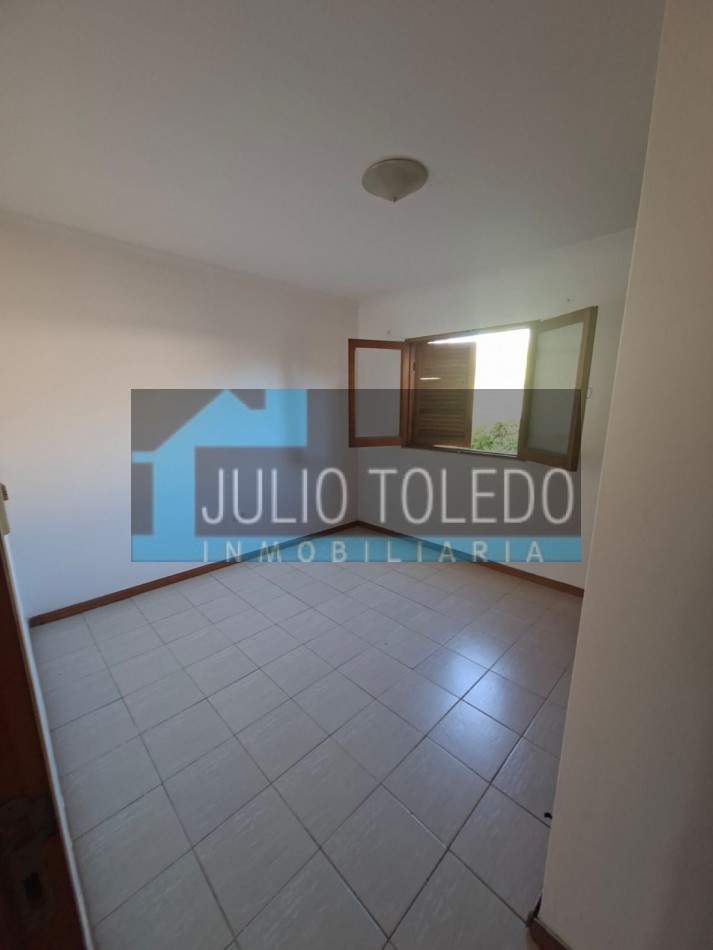 VENDO HERMOSA CASA DE 3 DORMITORIOS EN BARRIO CERRADO SOLES DEL OESTE (APTO CREDITO)