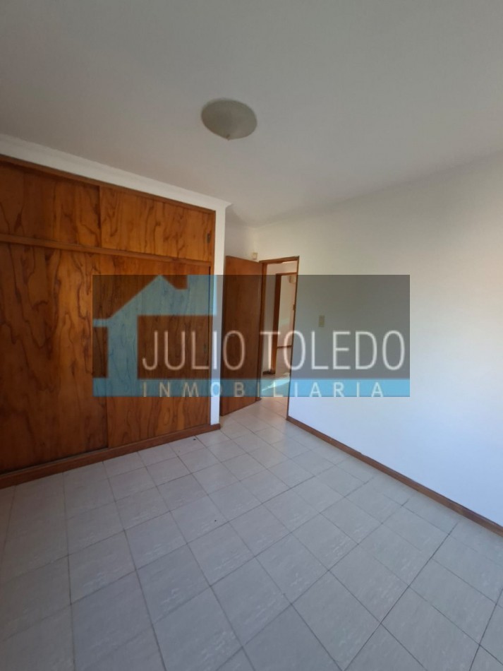 VENDO HERMOSA CASA DE 3 DORMITORIOS EN BARRIO CERRADO SOLES DEL OESTE (APTO CREDITO)