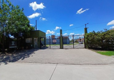 VENDO HERMOSA CASA DE 3 DORMITORIOS EN BARRIO CERRADO SOLES DEL OESTE (APTO CREDITO)